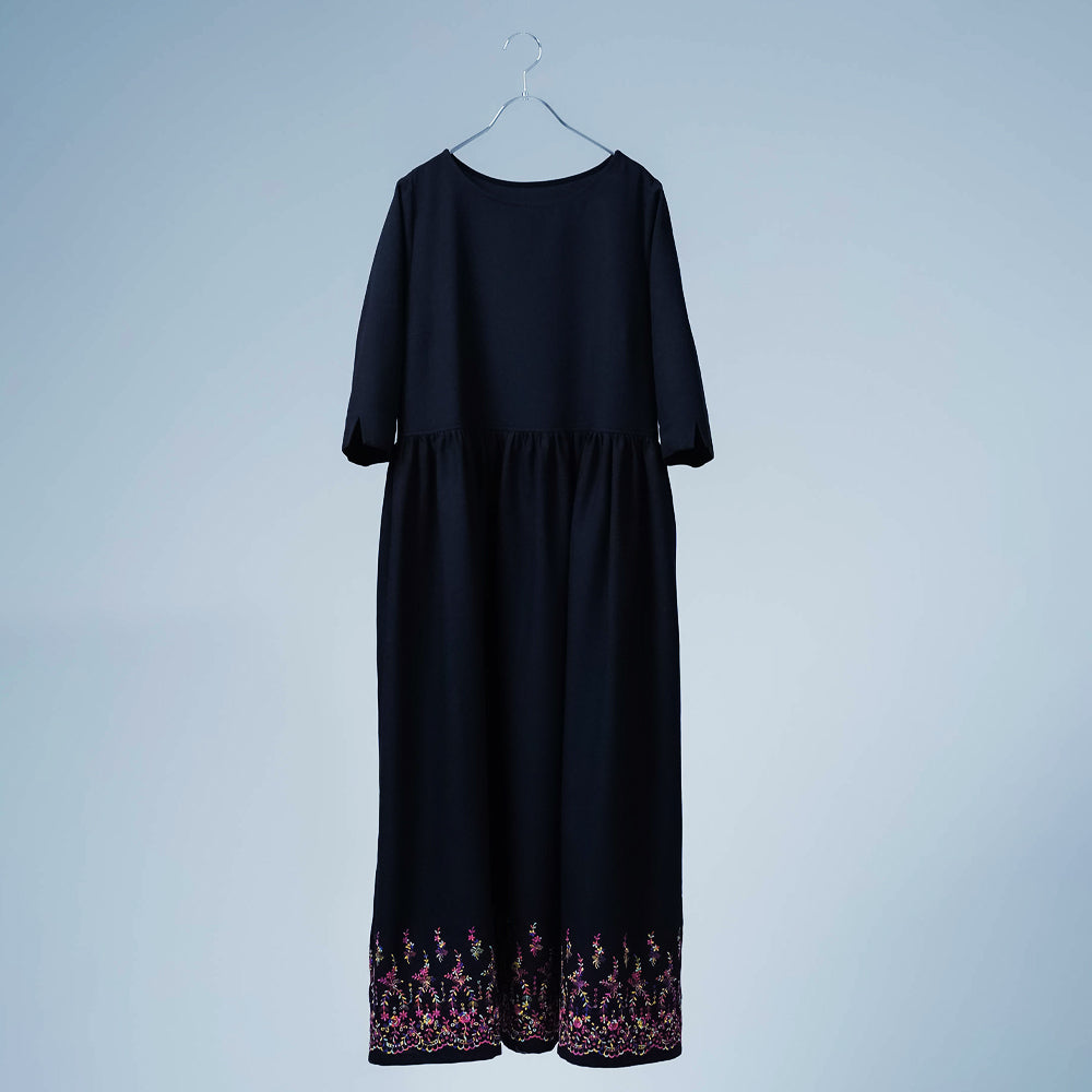 【soco】裾がなびく エンブロイダリーレース ドレス / 黒色 a022m-bck2 - soco